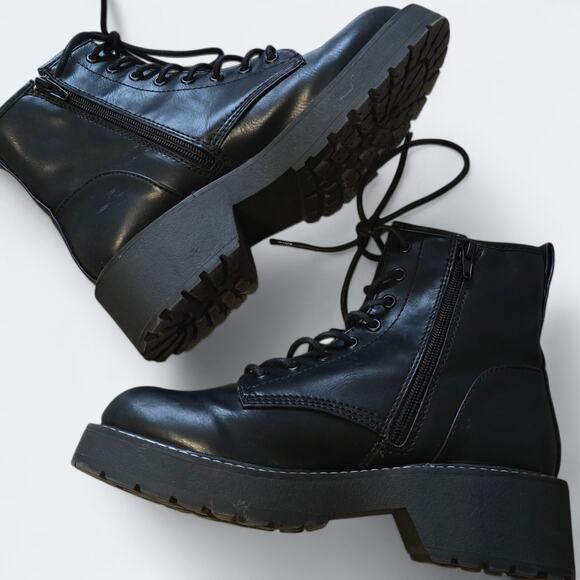 Madden Girl Carra Lace Up Combat Boots Womens Size 7.5 - Picture 2 of 7